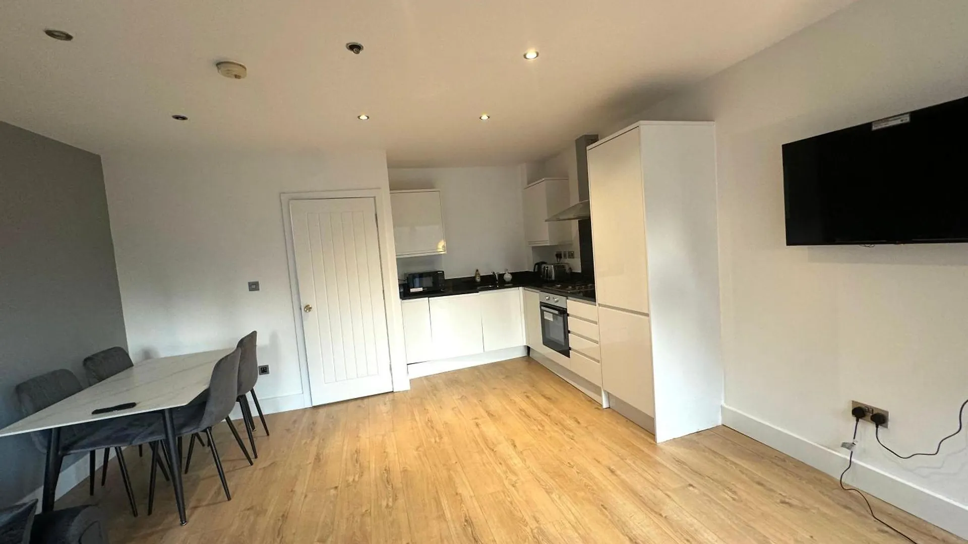 Stunning 2Bedroom Flat With 2 Balcony In Whitechapel - 5Mins To Aldgate Station London 0*,  United Kingdom