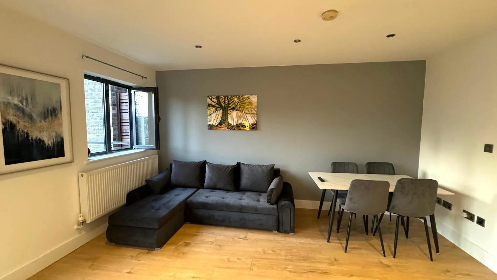 Stunning 2Bedroom Flat With 2 Balcony In Whitechapel - 5Mins To Aldgate Station London