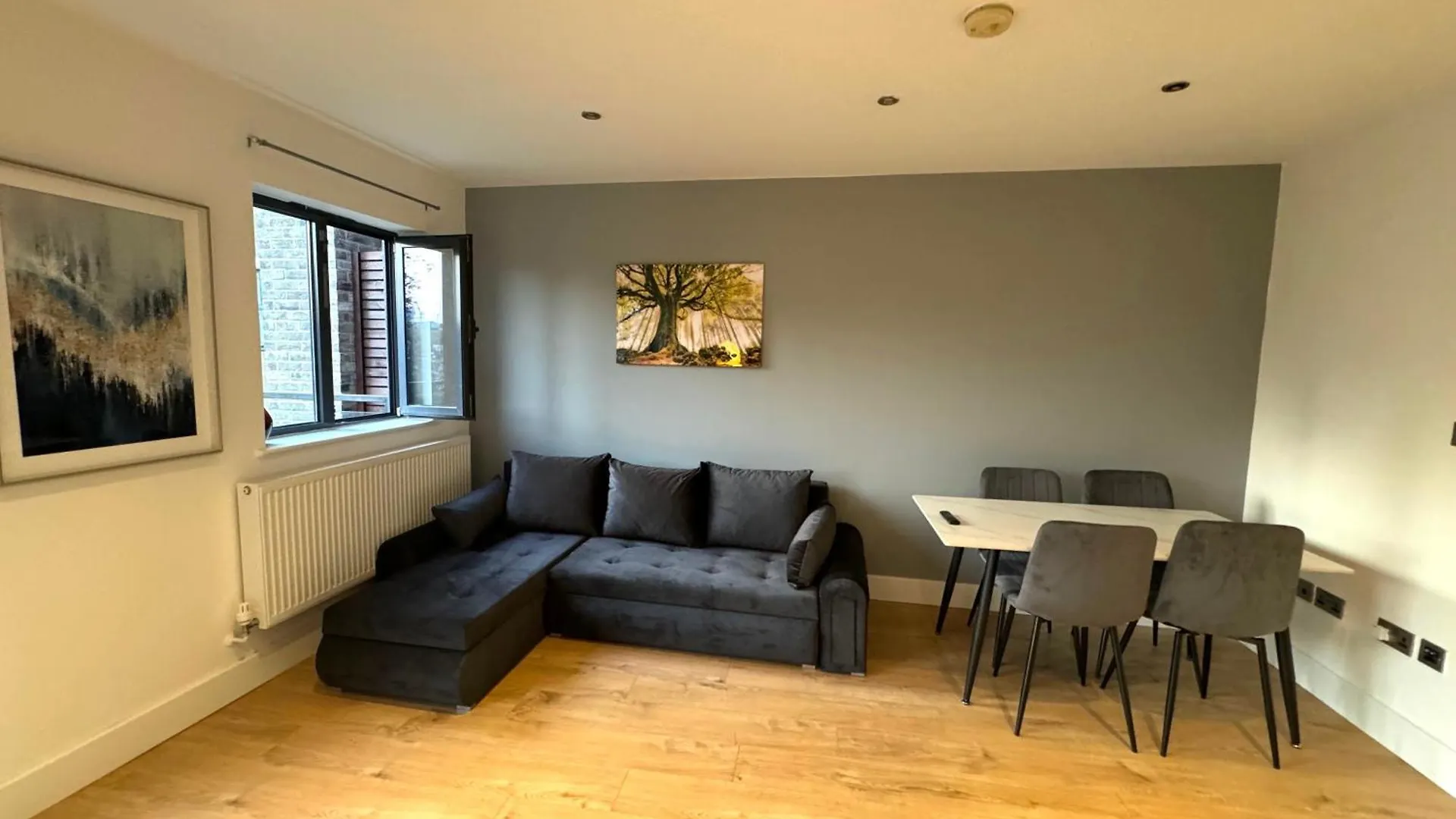 Stunning 2Bedroom Flat With 2 Balcony In Whitechapel - 5Mins To Aldgate Station London 0*,  United Kingdom