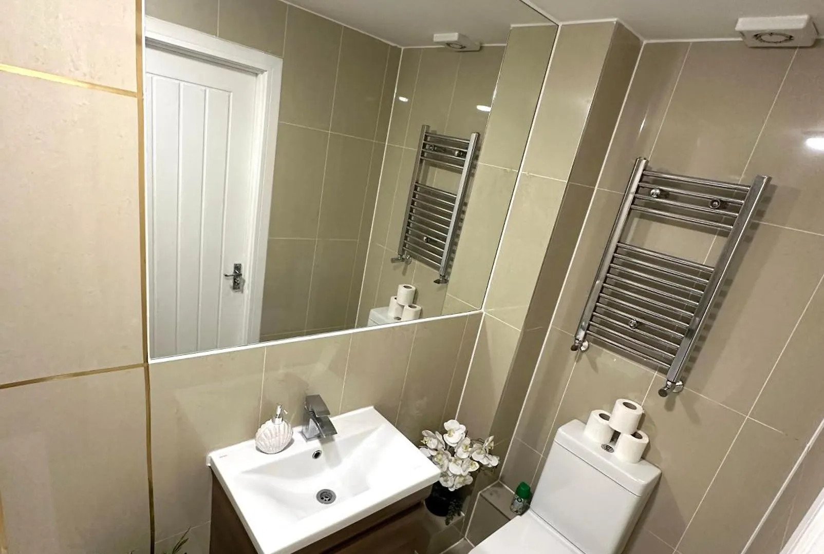 Stunning 2Bedroom Flat With 2 Balcony In Whitechapel - 5Mins To Aldgate Station Londýn