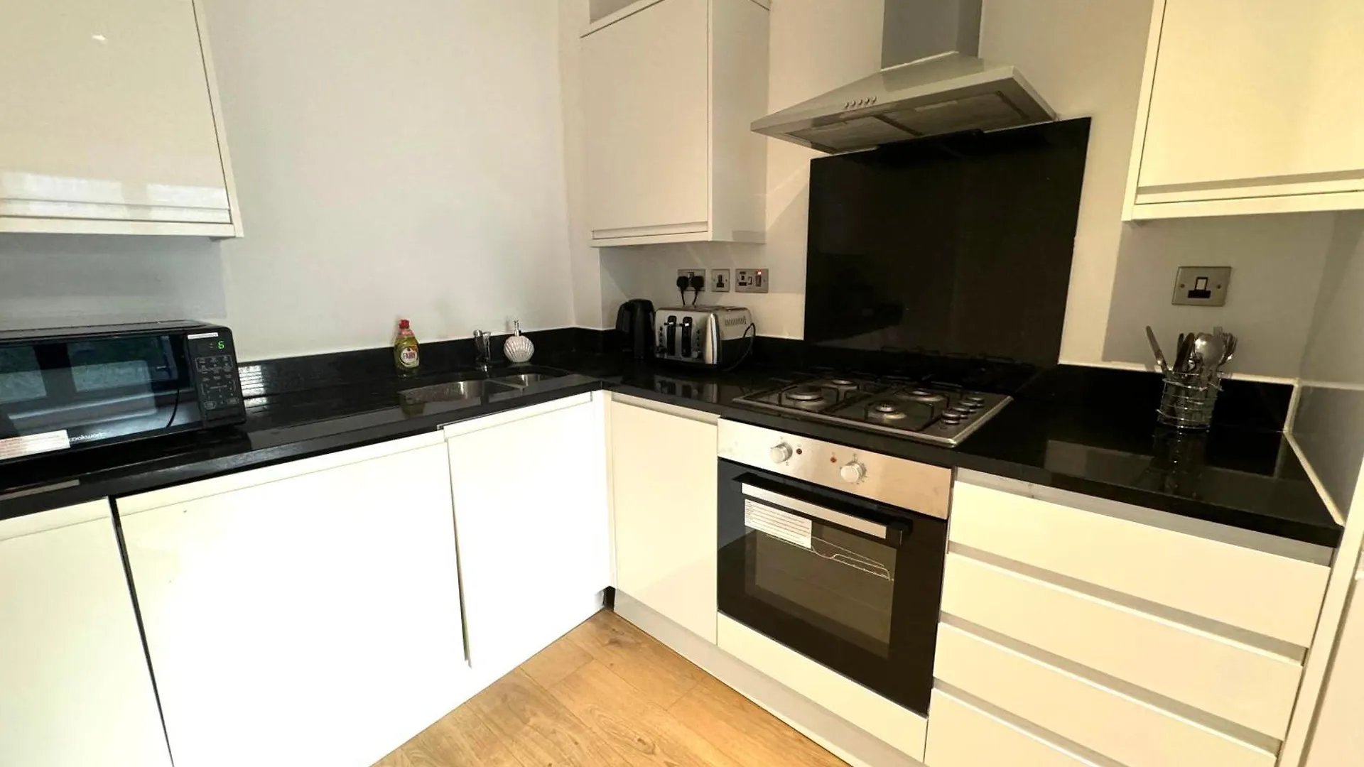 Apartment Stunning 2Bedroom Flat With 2 Balcony In Whitechapel - 5Mins To Aldgate Station London